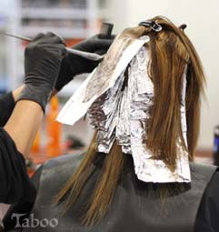 How do I use foil when dying hair?